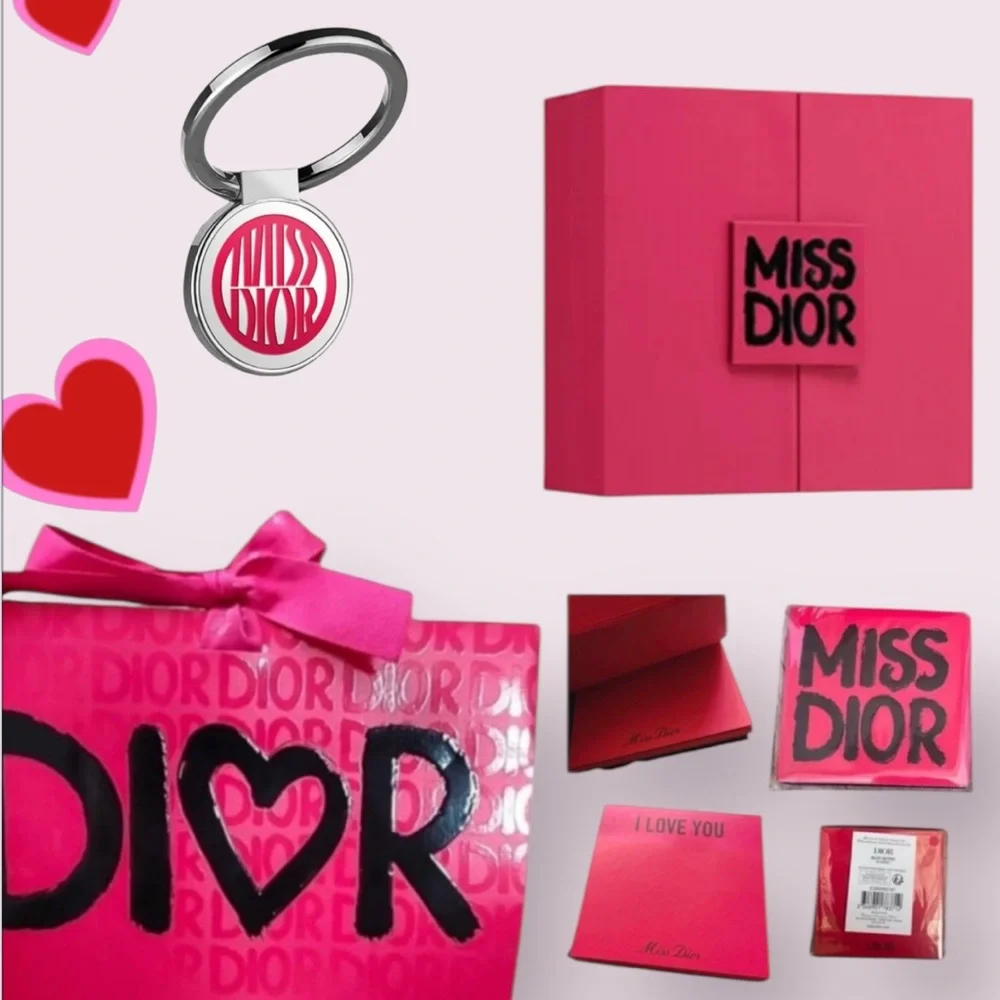 Miss Dior Gift Set 🩷 Bag, Phone Ring, Sticky notepad, and Gift in Limited ed box - Picture 1 of 1